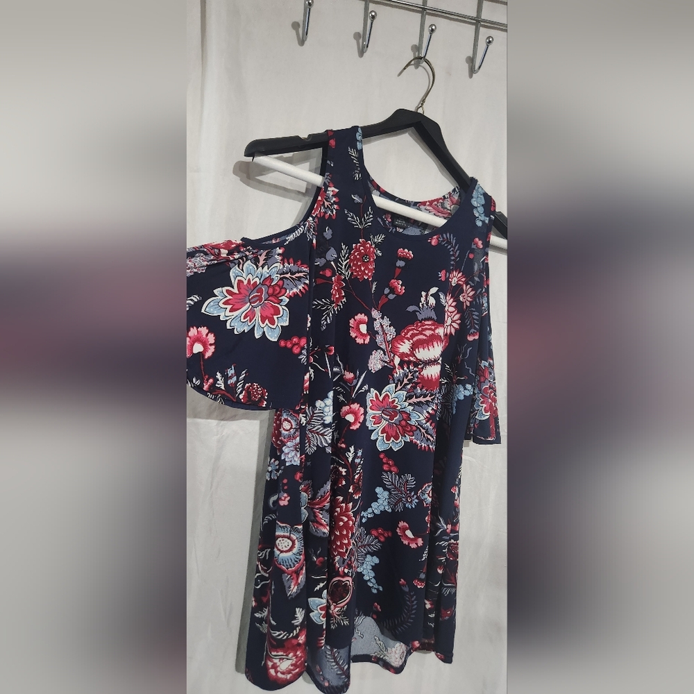 LILDY cold shoulder top